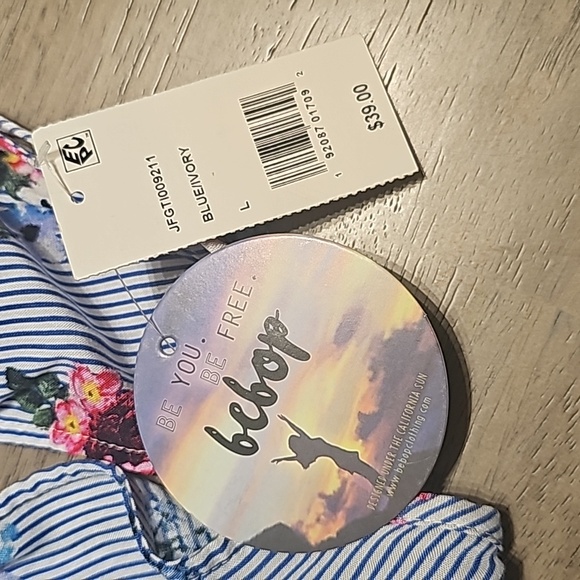 Bebop NWT Floral Romper Size Large - Picture 9 of 10